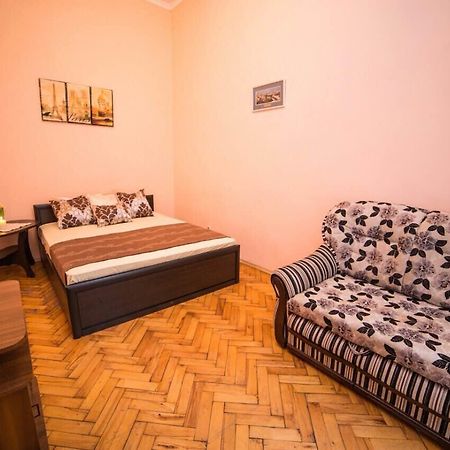 Apartment On Teatralna 7 Lviv Exterior photo